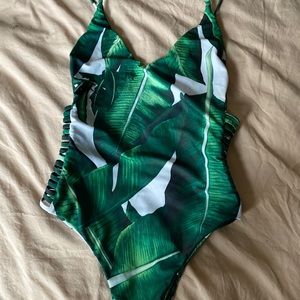 Trendy Cupshe - Palm One Piece! Cheeky